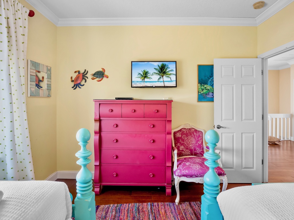 Third Bedroom, Two Twins