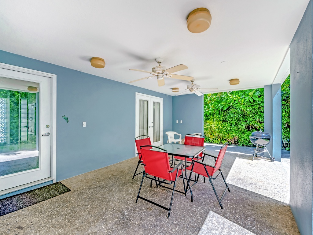 Outdoor Dining - Covered Lanai