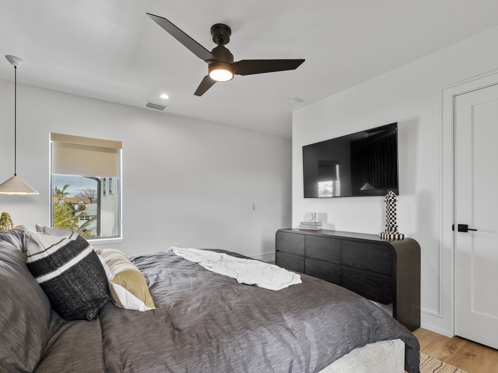 Second Bedroom, King