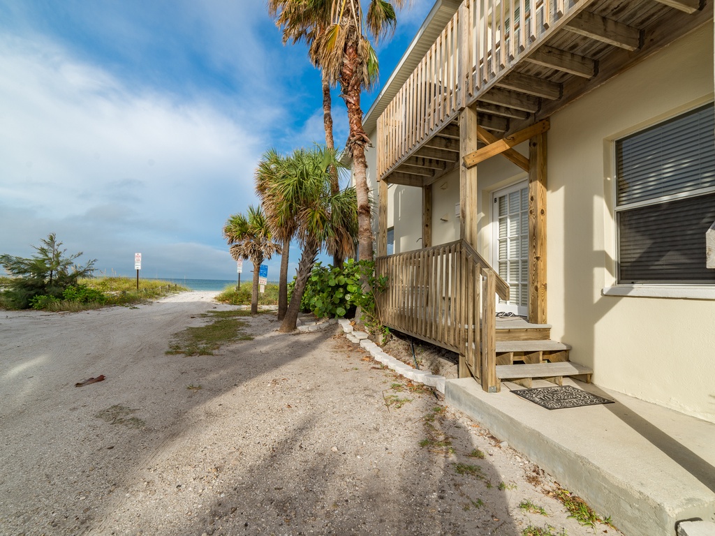 Captain Ron's Beach Pad
