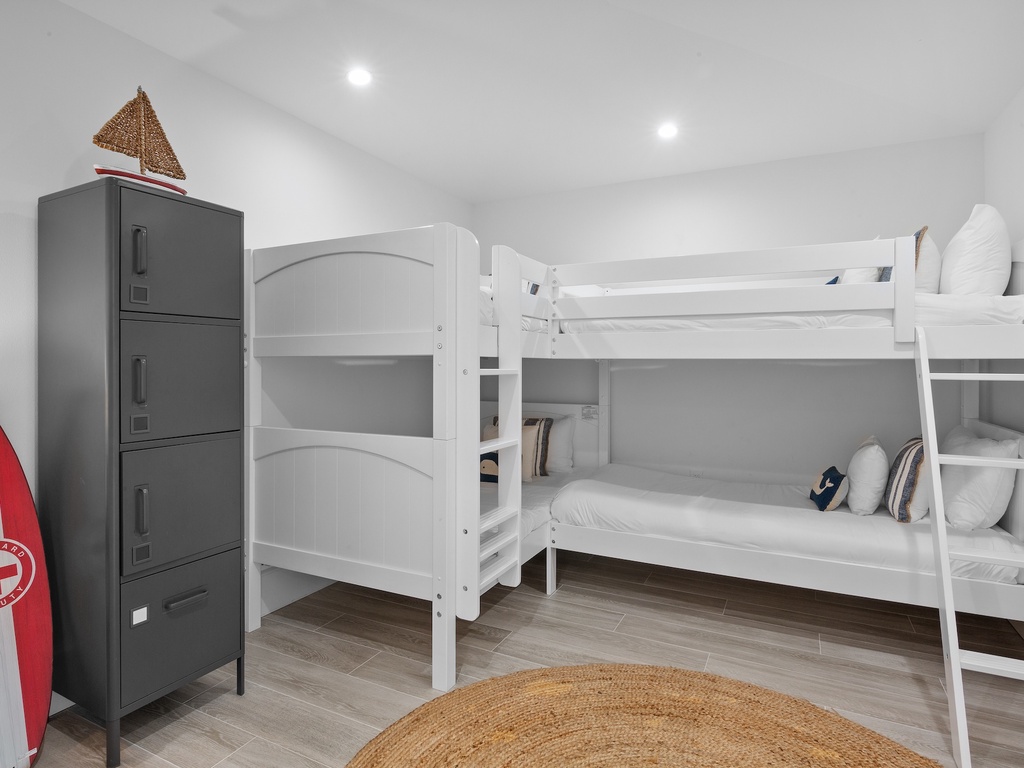 Bonus Room - Two Twin/Twin Bunks