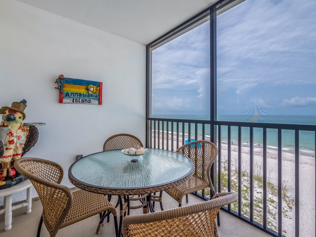 Outdoor Dining Table Setup