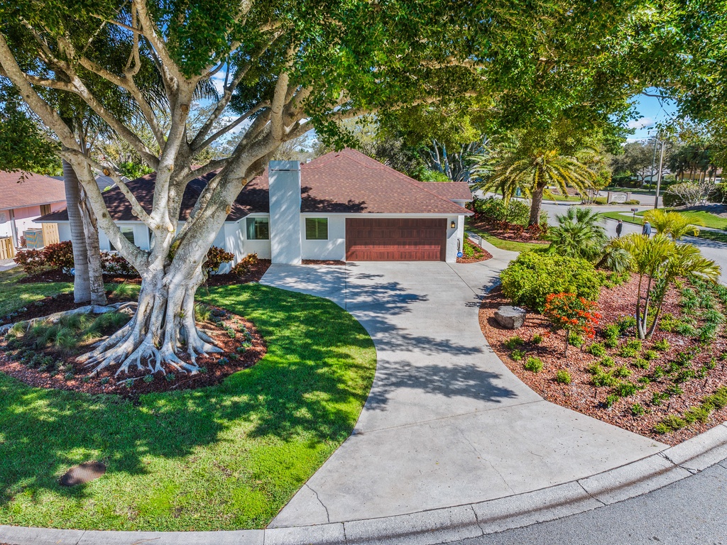 Spacious Garage with Direct Access
