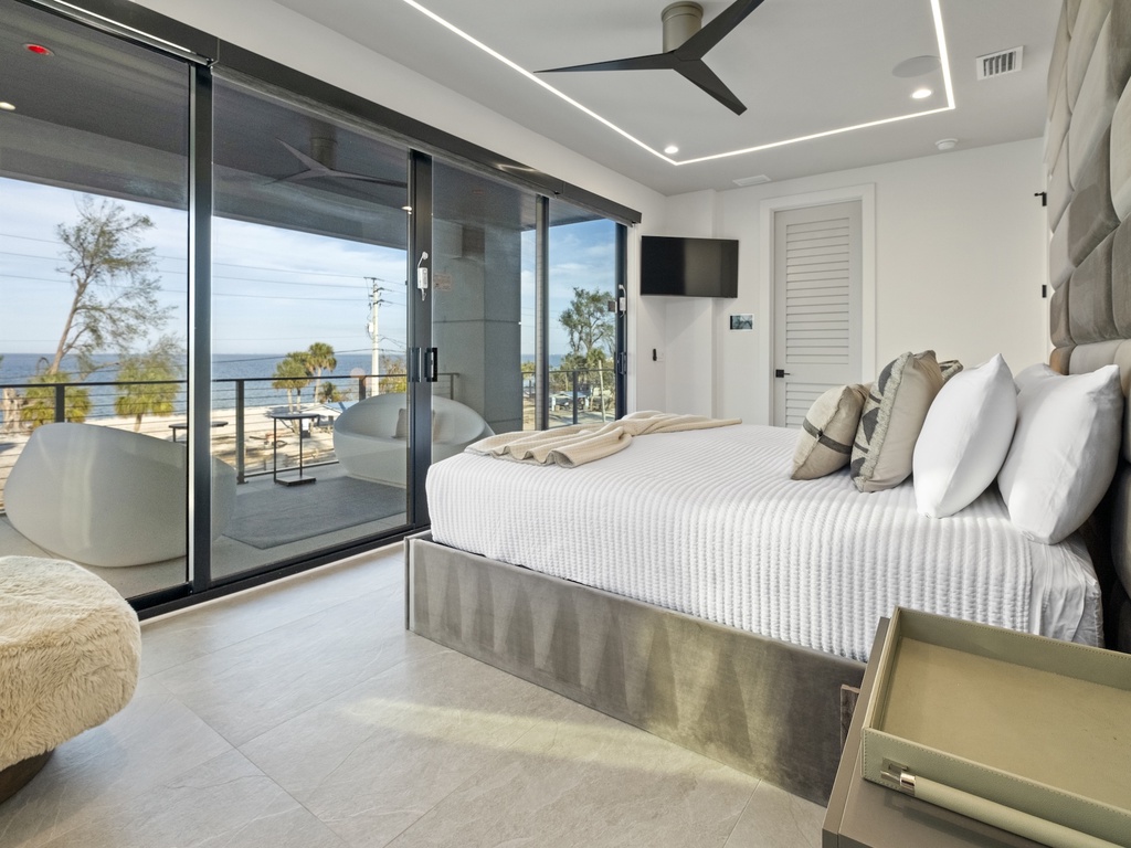 Fourth Bedroom, King