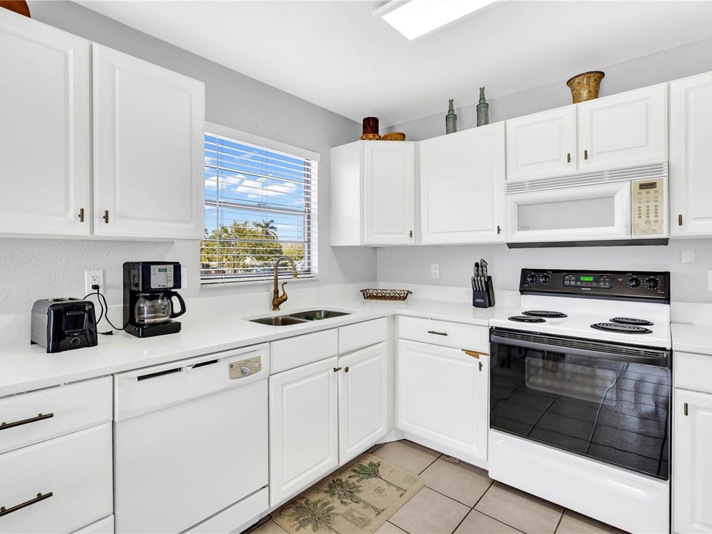 Fully Equipped Kitchen - Sunny Side Down