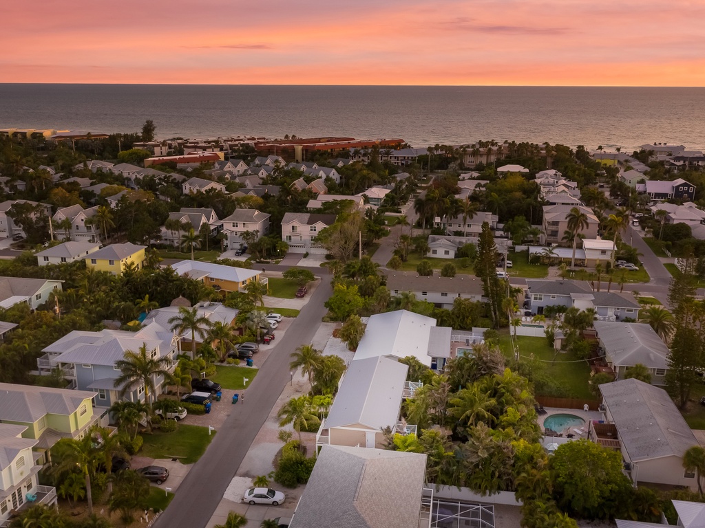 Pineapple Palms - By Anna Maria Island Accommodations