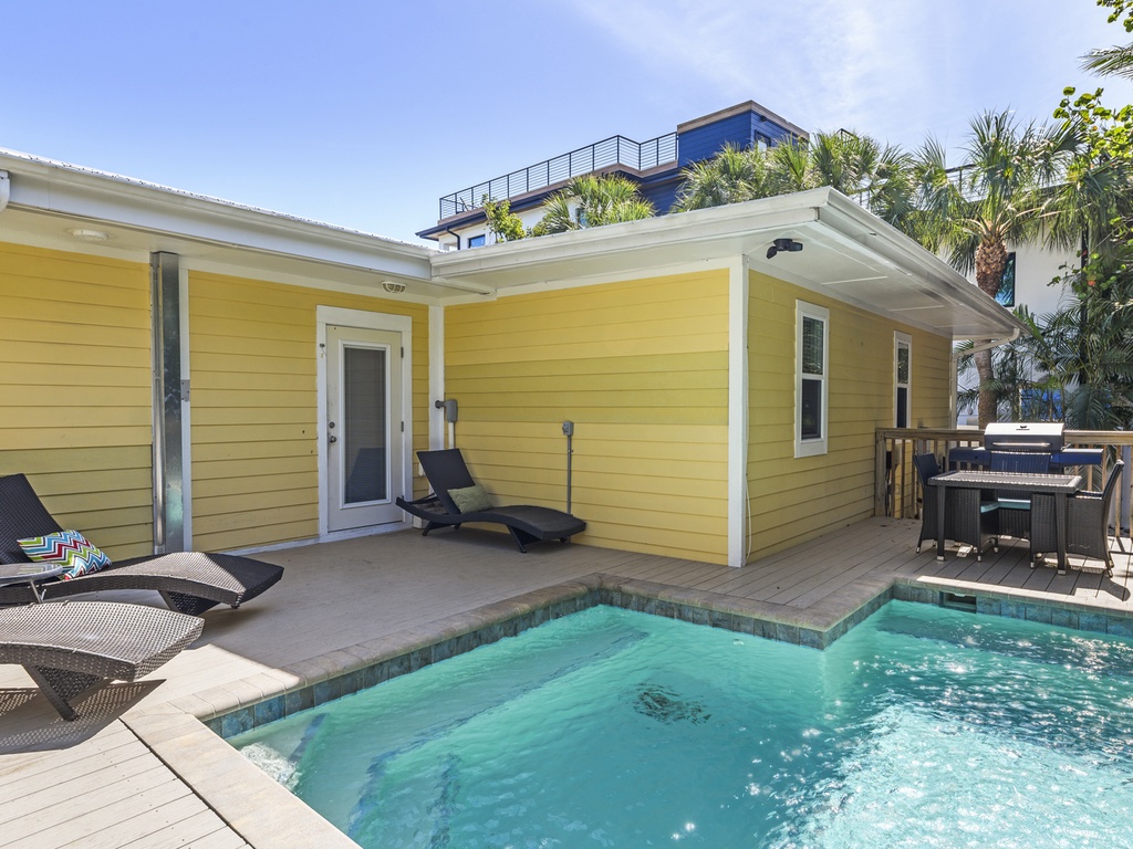 Private Pool with Sun Loungers