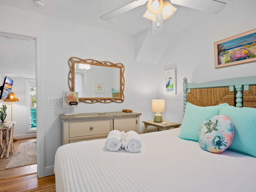 Third Bedroom (First Floor) - Queen Bed