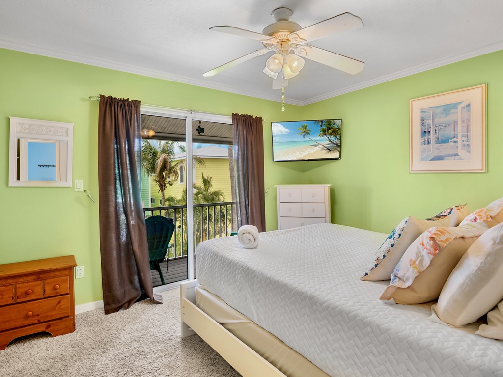 Second Bedroom, Queen bed