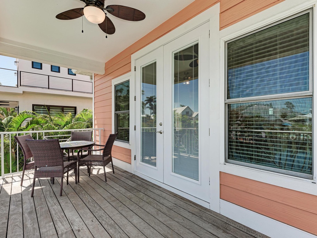 Open-Air Flowing Doorway - Anna Maria Island Locals