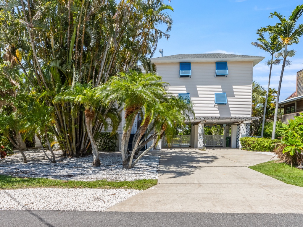 Exterior of Tarpon Pointe