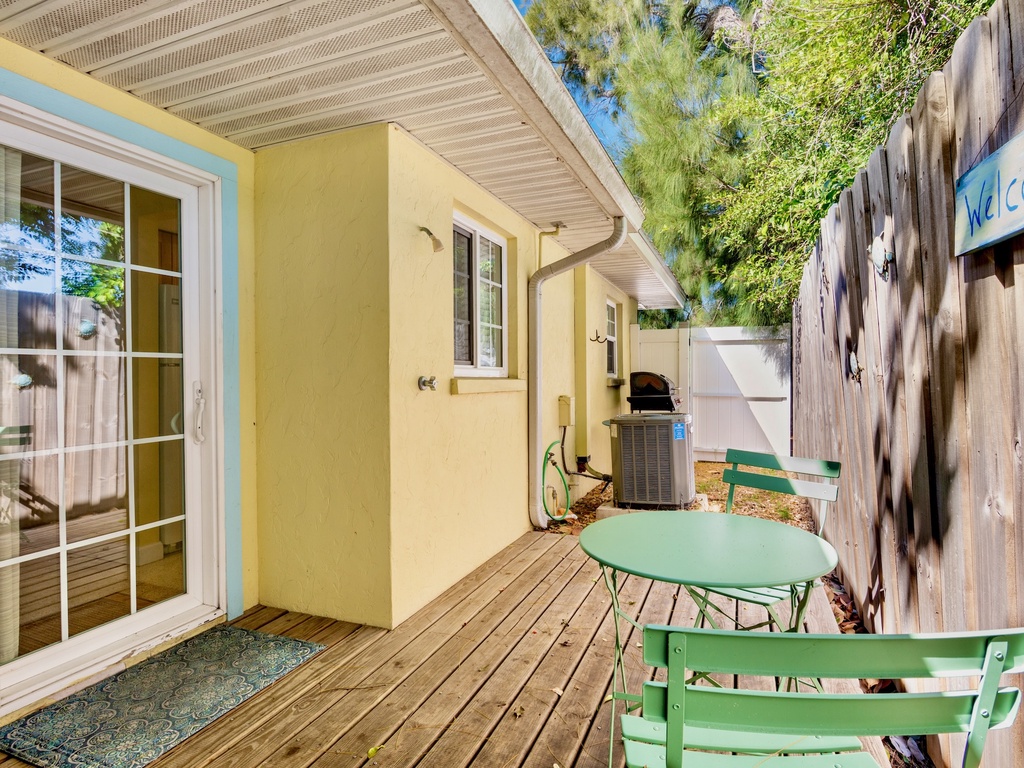 Private Patio - Seating and Grill