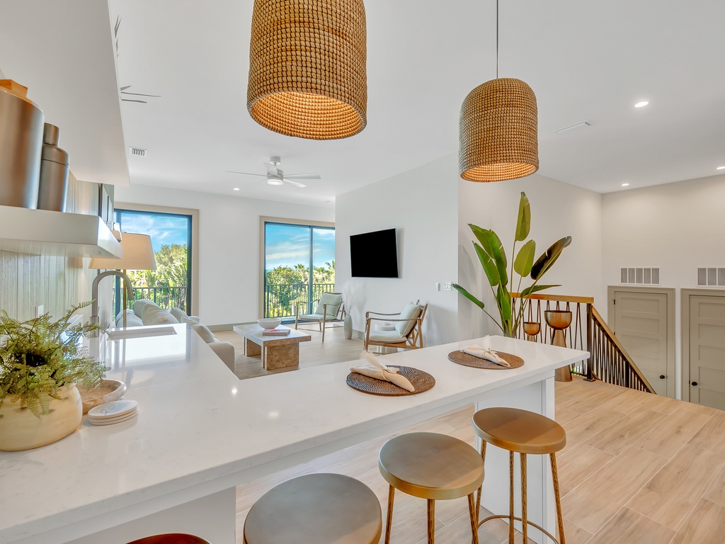 Wet Bar & Lounge Seating Area