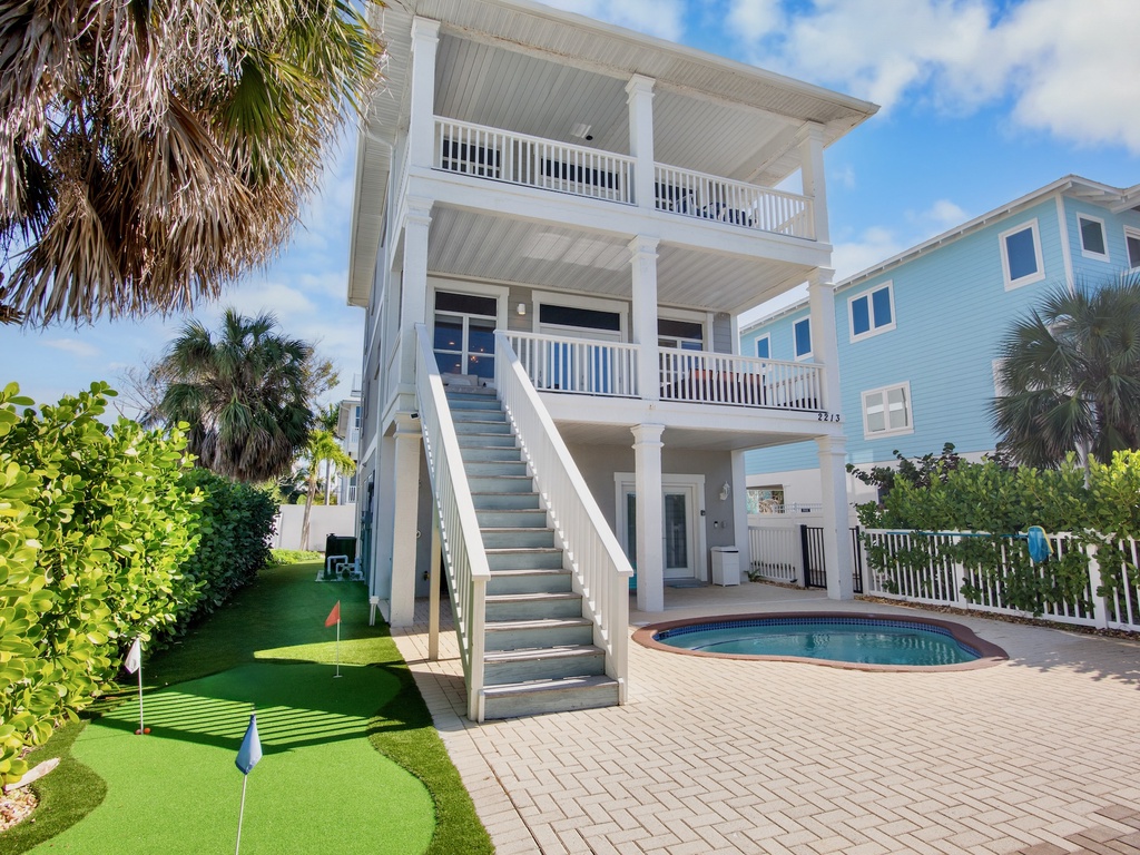 Heavenly Sunset by AMI Locals -Home with private pool and mini golf