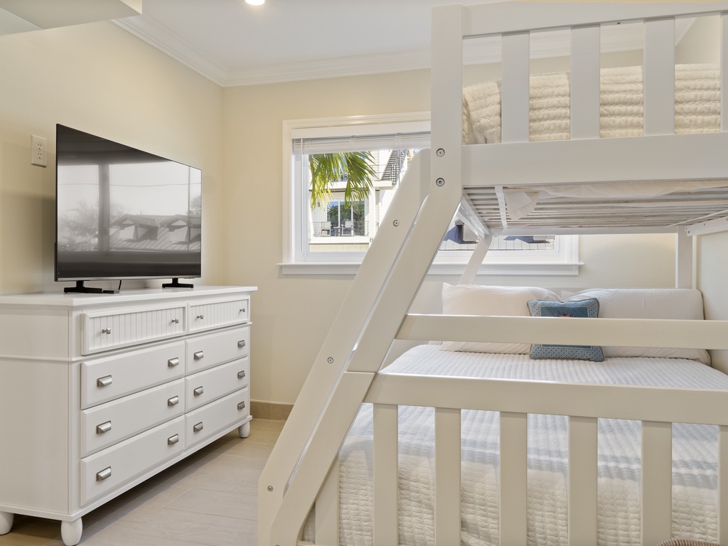 Second Bedroom, Twin-over-Full Bunk Bed