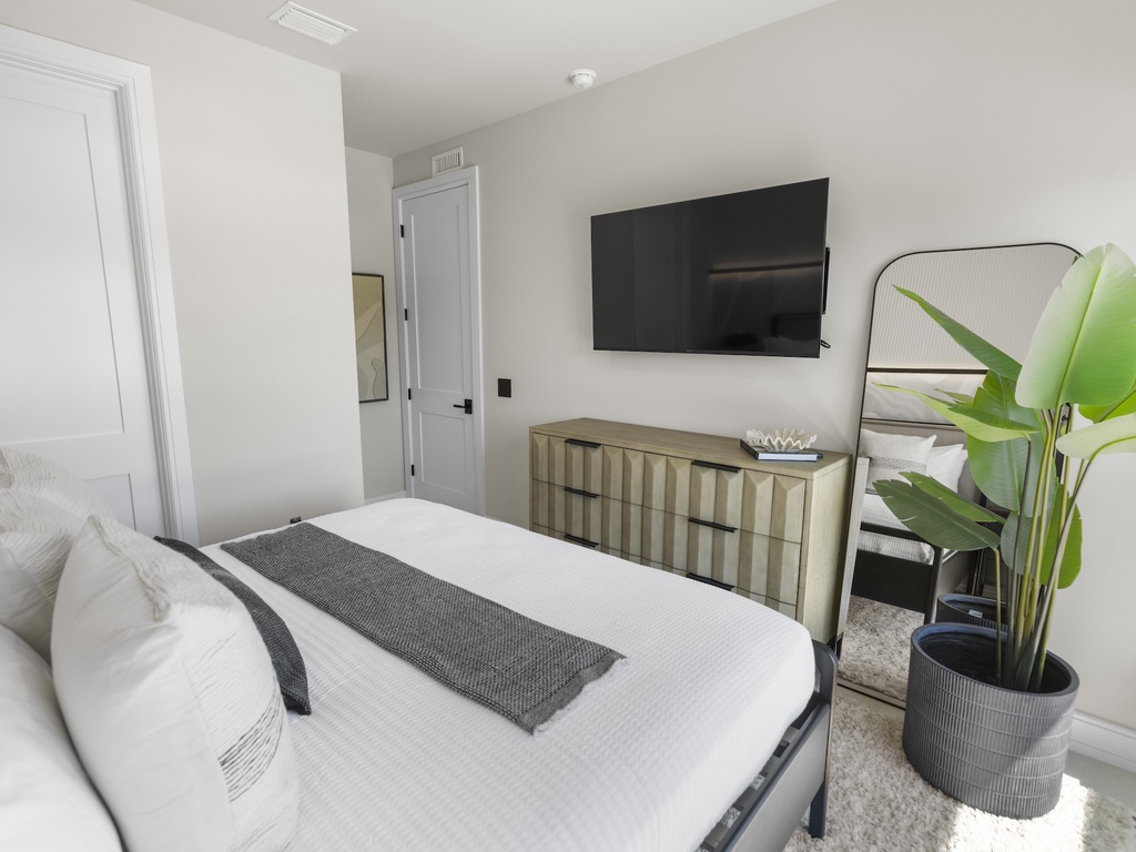 Second Bedroom, King bed