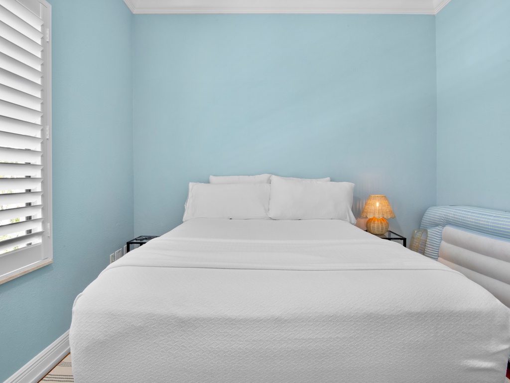 Fifth Bedroom, Queen bed