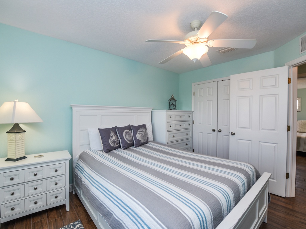 Third Bedroom - Queen