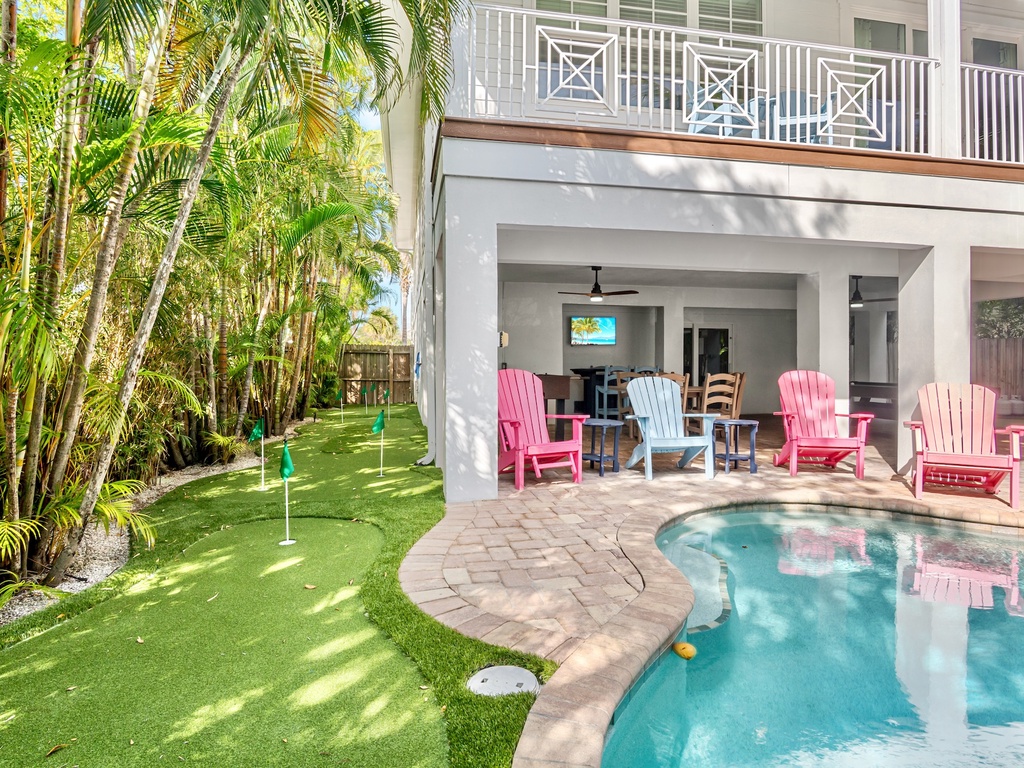 Putting Green, Poolside Loungers