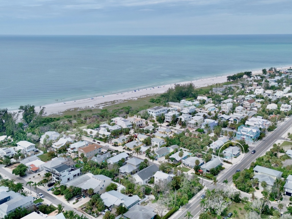 Gulf Shore Cottage by Anna Maria Island Accommodations
