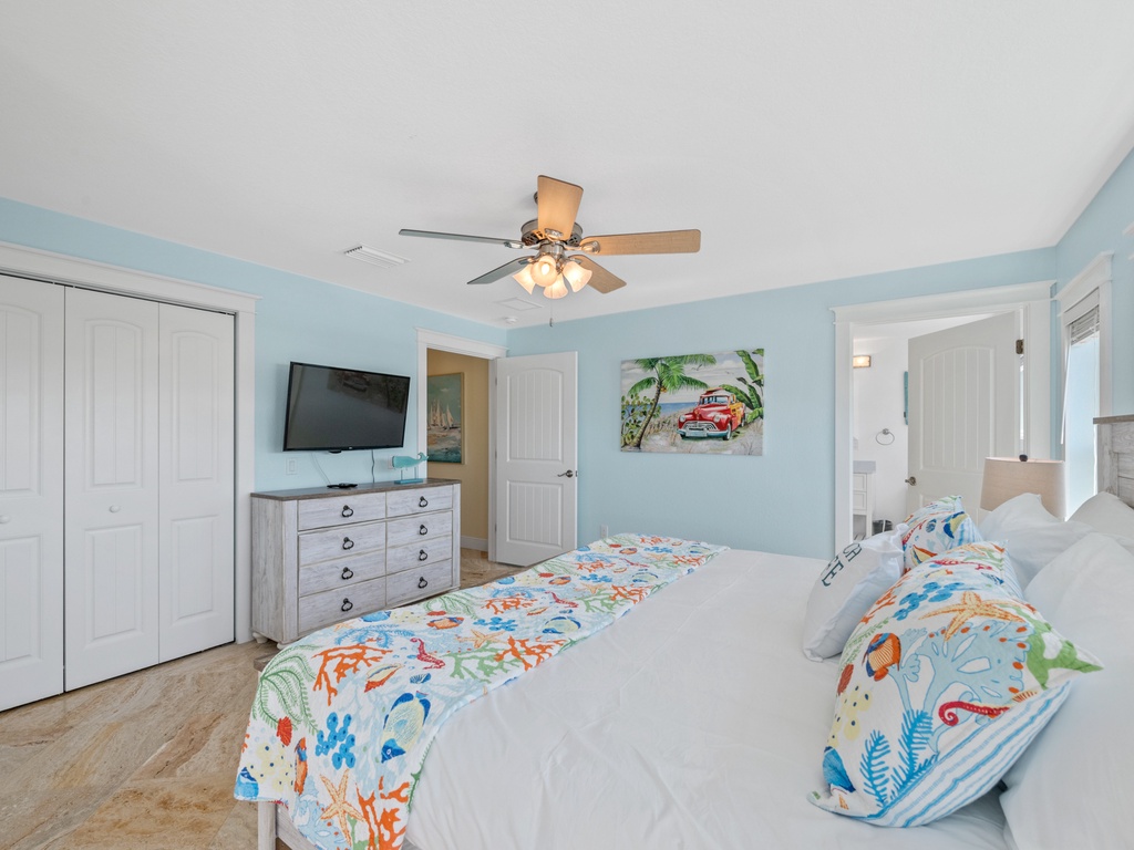 Bedroom Two, 3rd floor - King Bed with Ensuite Bathroom