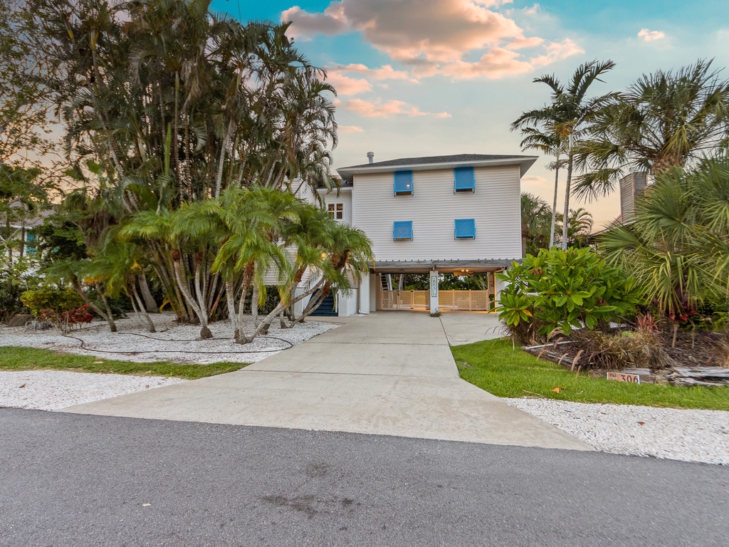 Exterior of Tarpon Pointe