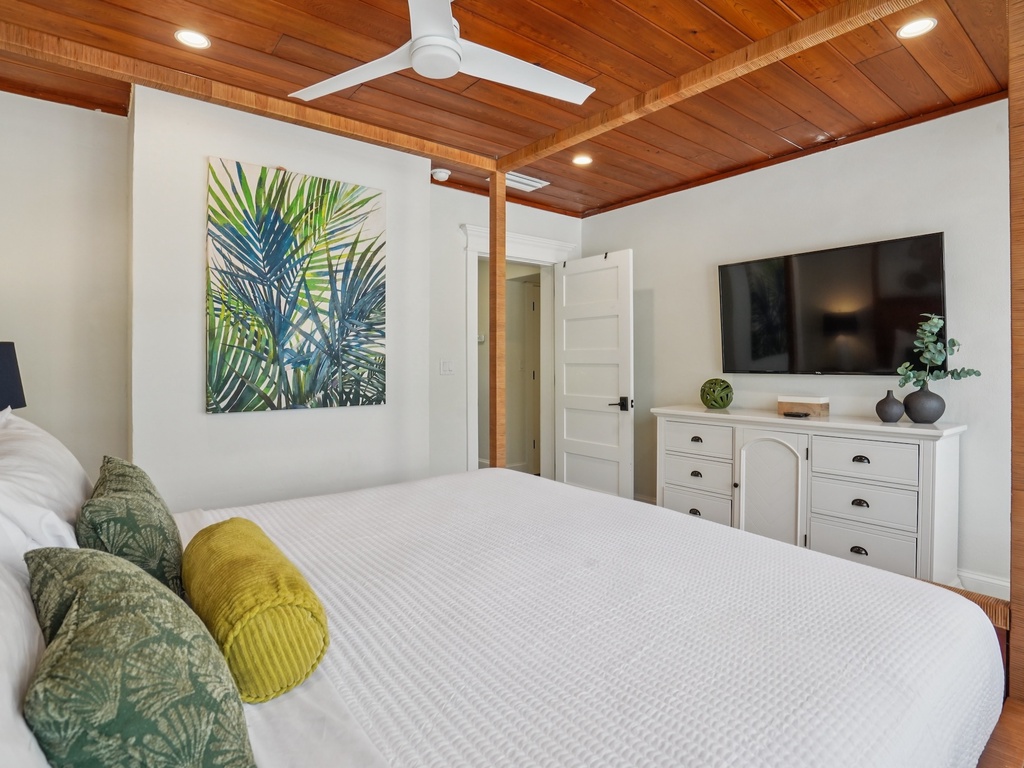 Second Bedroom - King