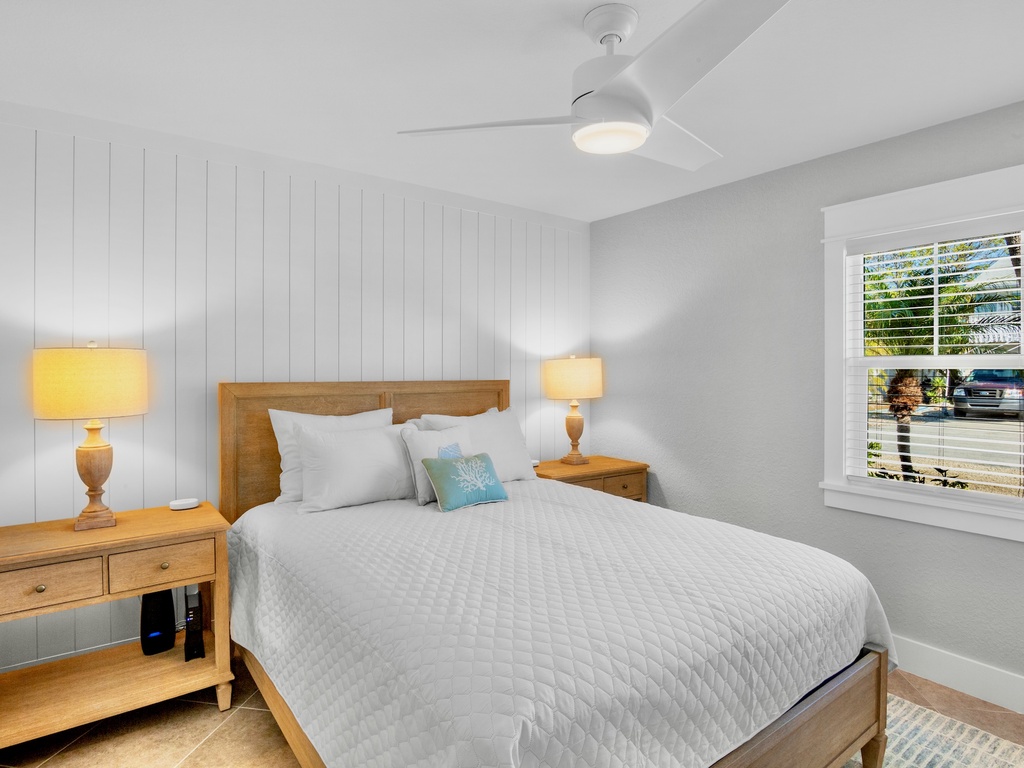 Second Bedroom, Queen