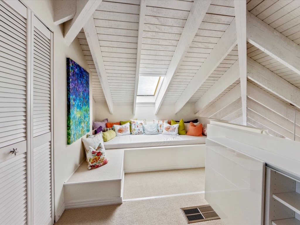 Upper level seating area