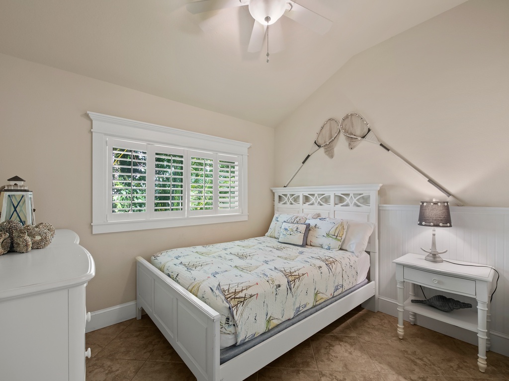 Second Bedroom - Queen