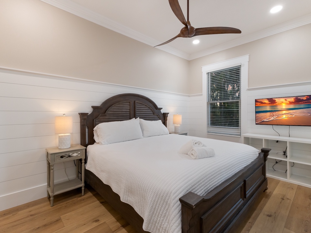 Second Bedroom, King