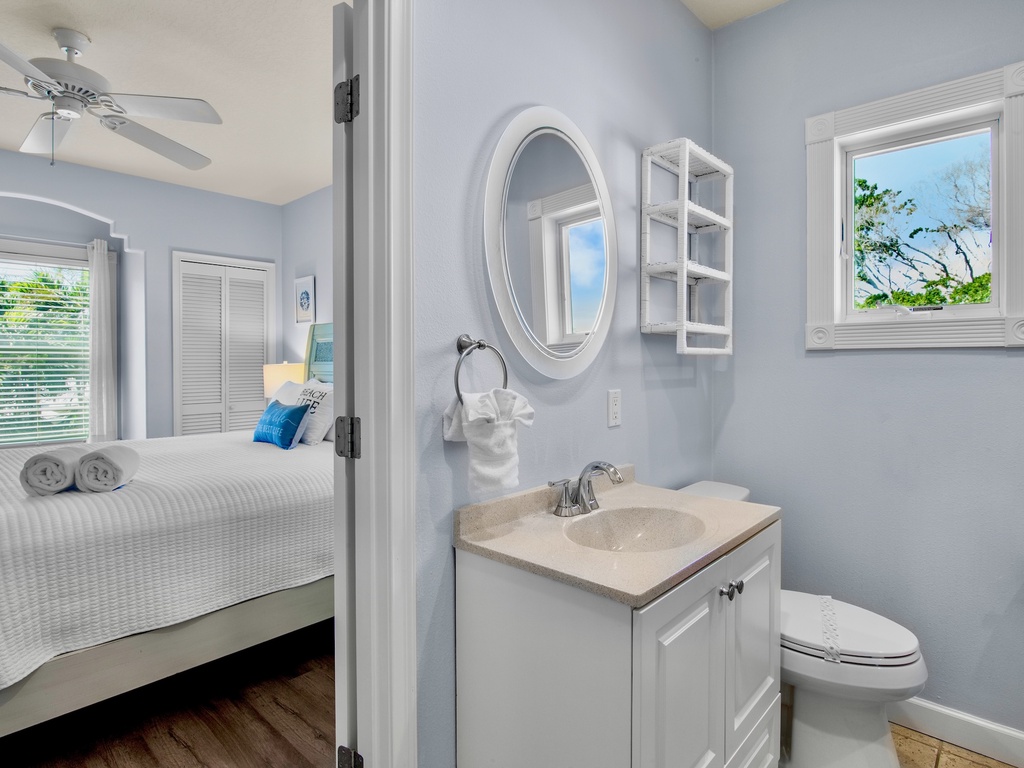 Primary Bedroom (2d floor), Ensuite Bathroom