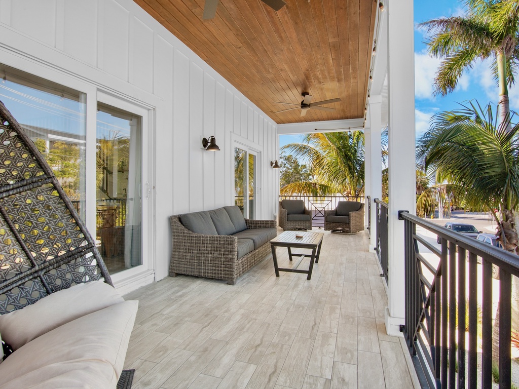 Private balcony with living space - 2nd floor