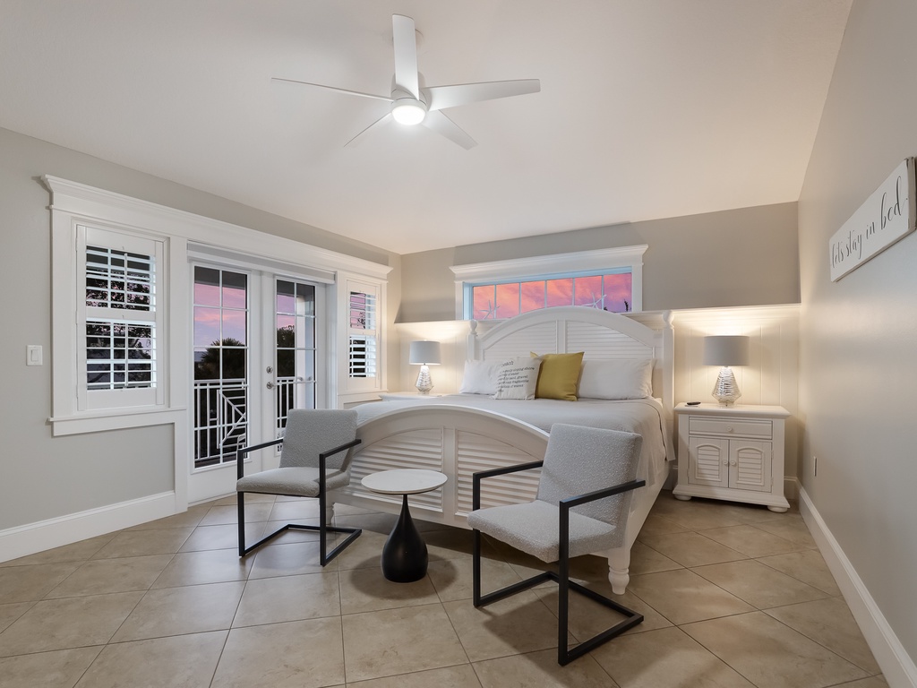 Primary Bedroom (3rd Floor), King bed