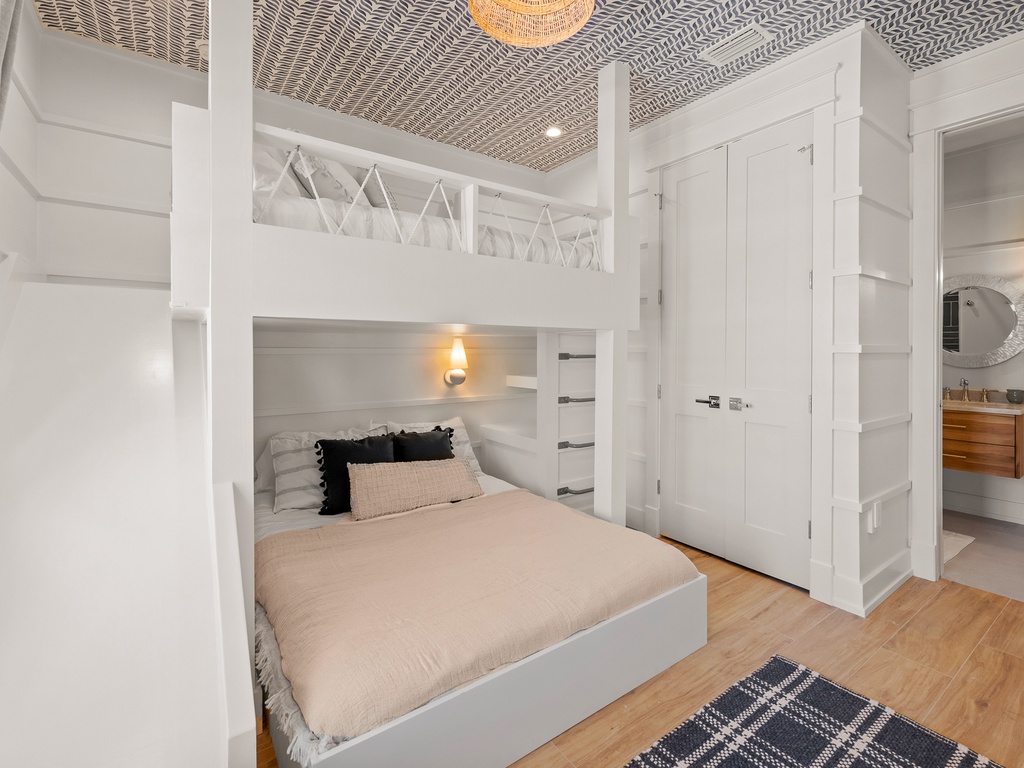 Fourth Bedroom - Full / Queen Bunk