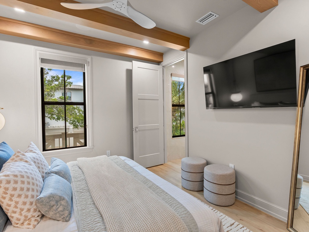Second Bedroom, King Bed, Ensuite Bath