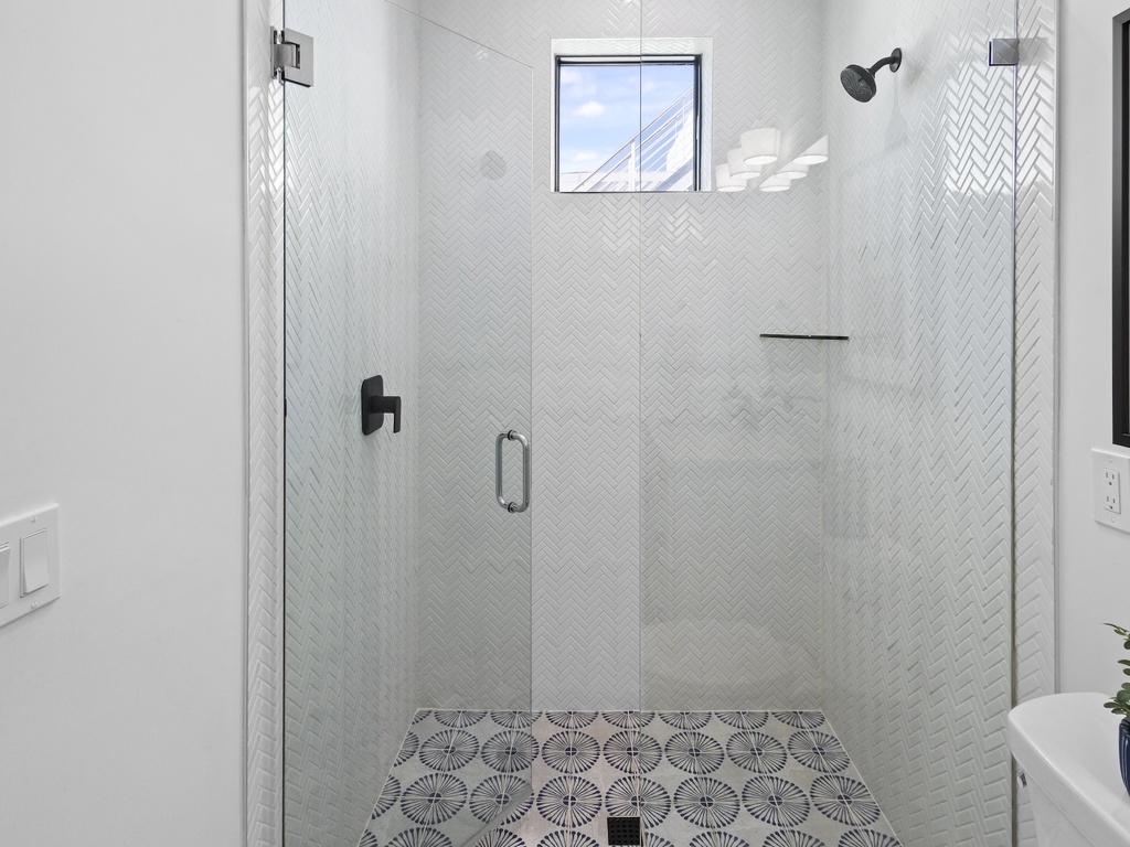 Sixth Bedroom, Ensuite