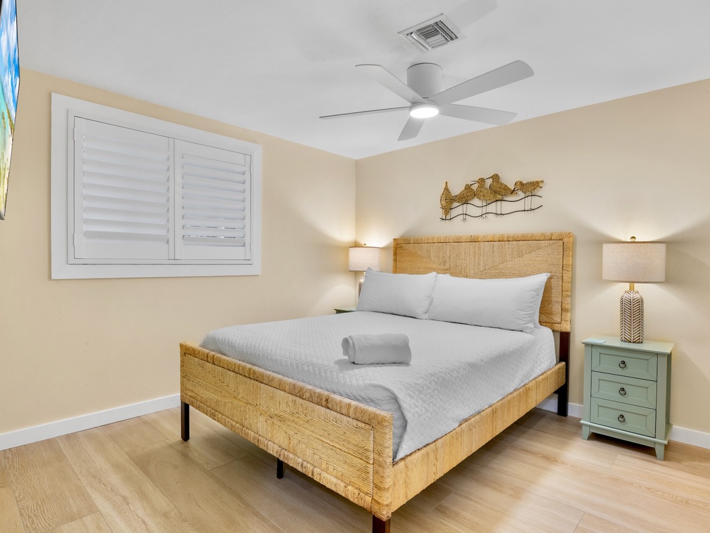 Second Bedroom, Queen bed