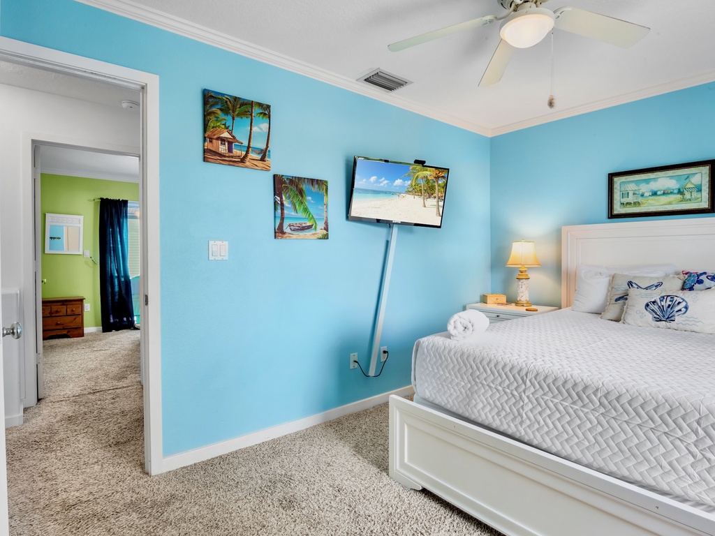 Primary Bedroom, Queen bed with TV