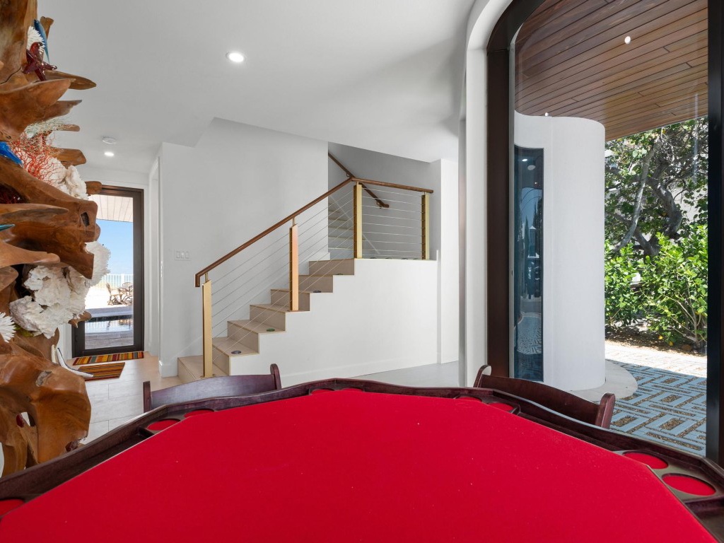 Stairs - Poker Table