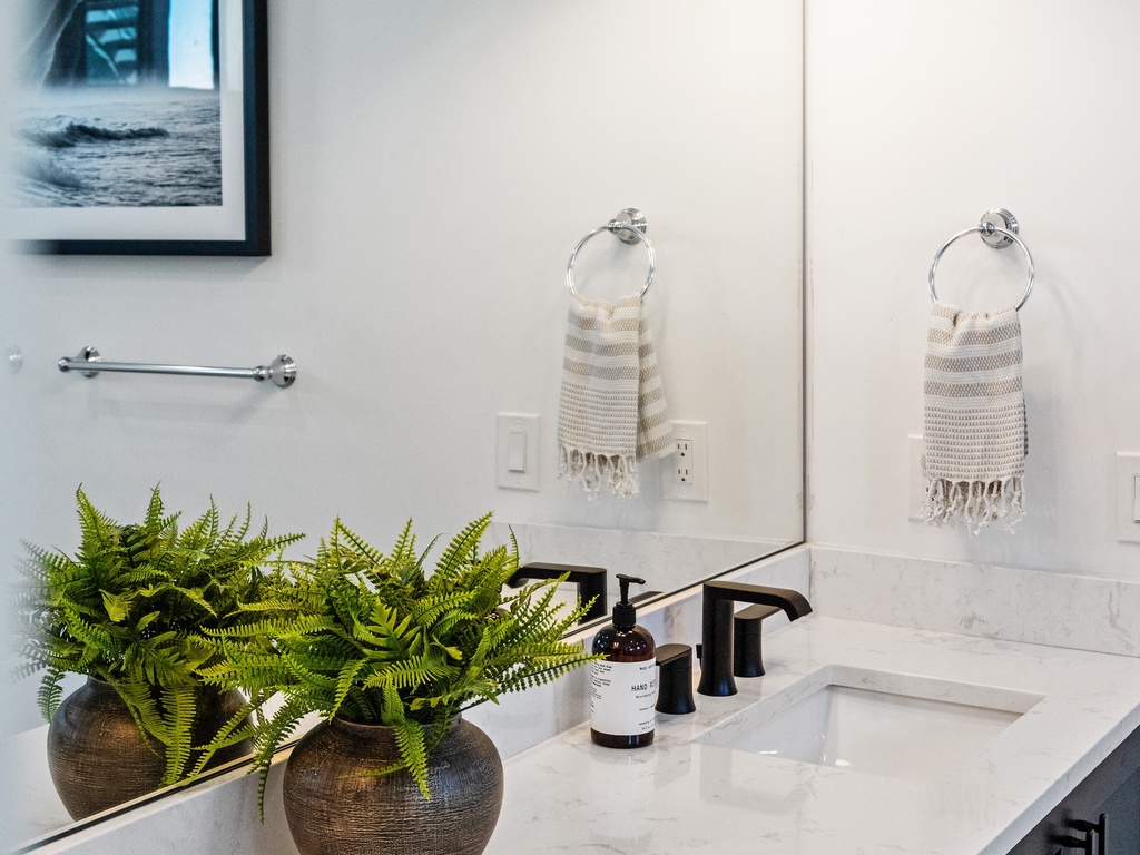 Eighth Bedroom, King