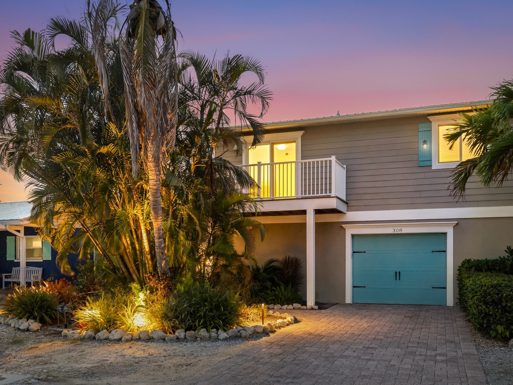 Pineapple Palms - By Anna Maria Island Accommodations