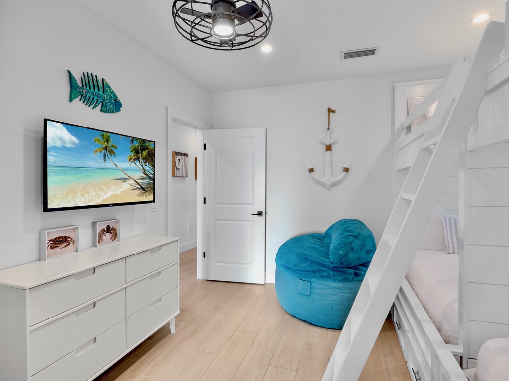 Sixth Bedroom (3rd Floor), Two Full-over-Full bunk beds