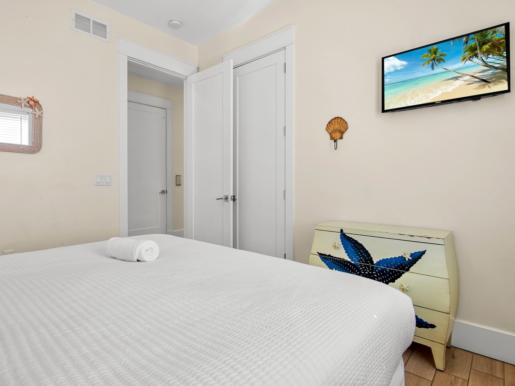 Sixth Bedroom, King bed