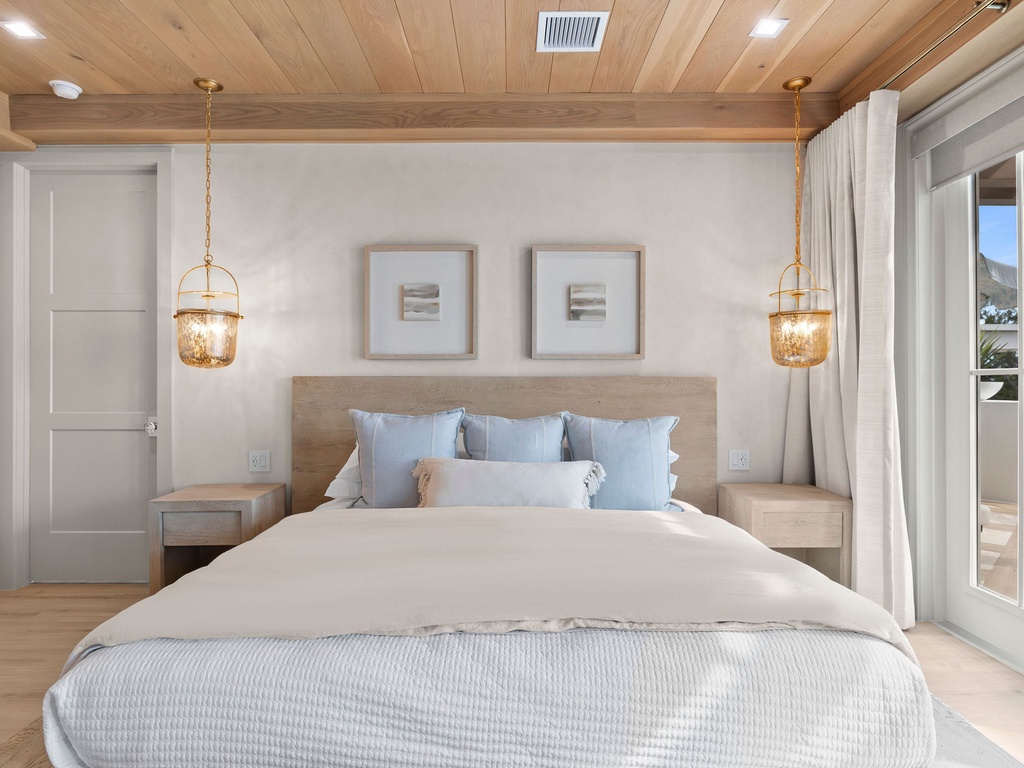 Primary Bedroom, King Bed, Ensuite Bathroom