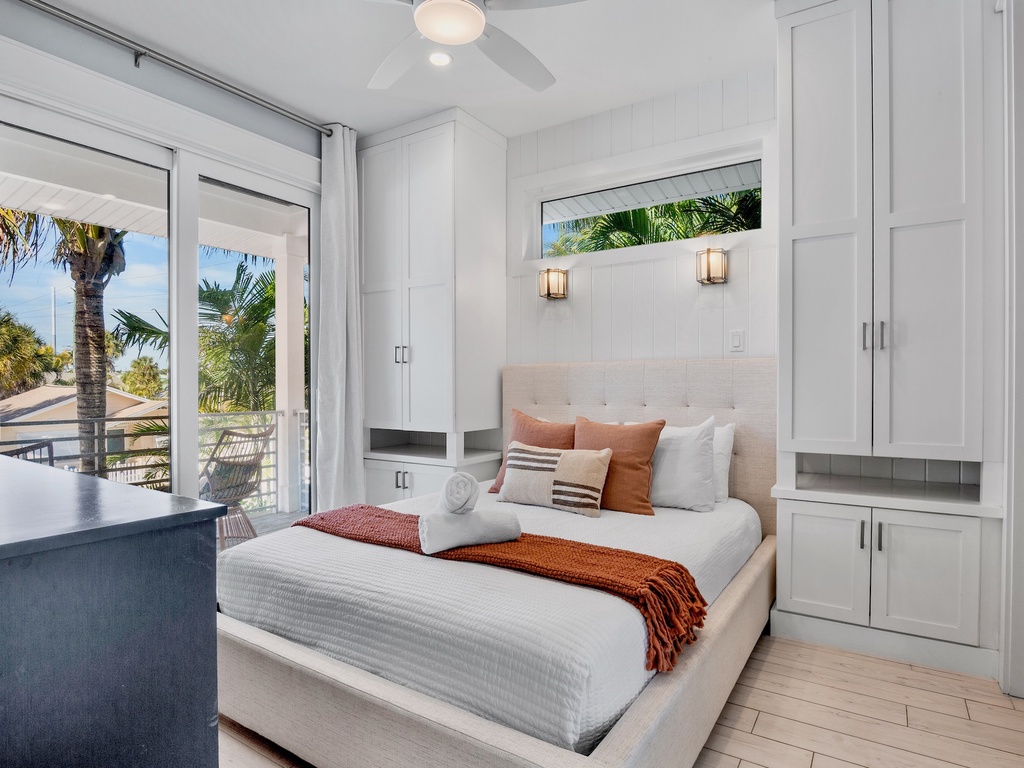 Second Bedroom, Queen bed