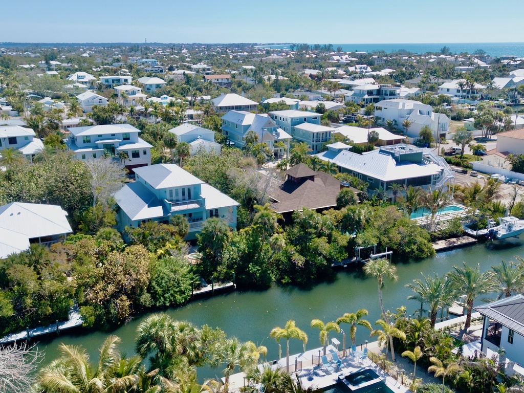 Waterfront home - Tamatoa by AMI Locals