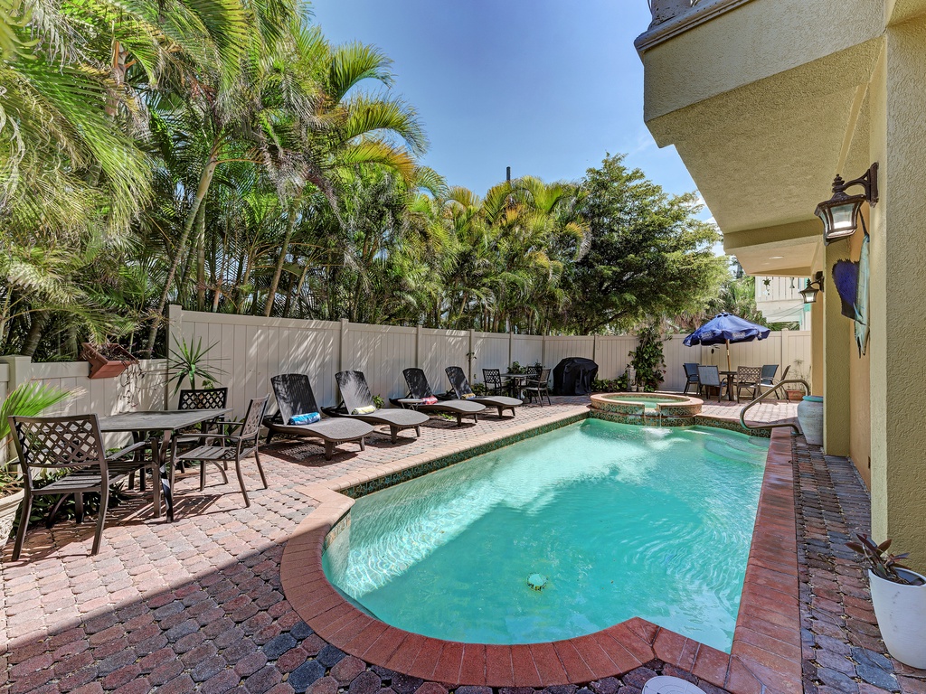 Pool - Loungers and Outdoor Lighting