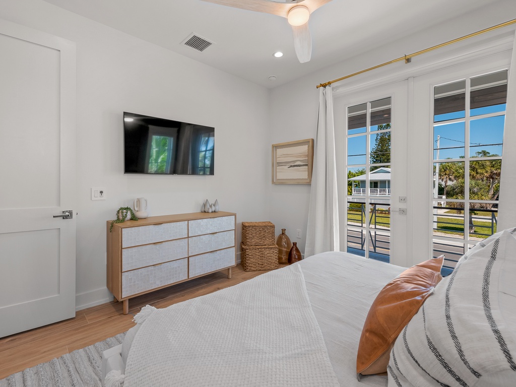 Second Bedroom - King