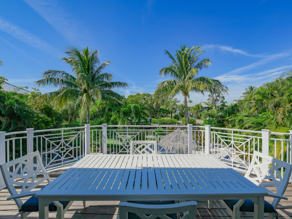 Serenity Beach - AMI Locals